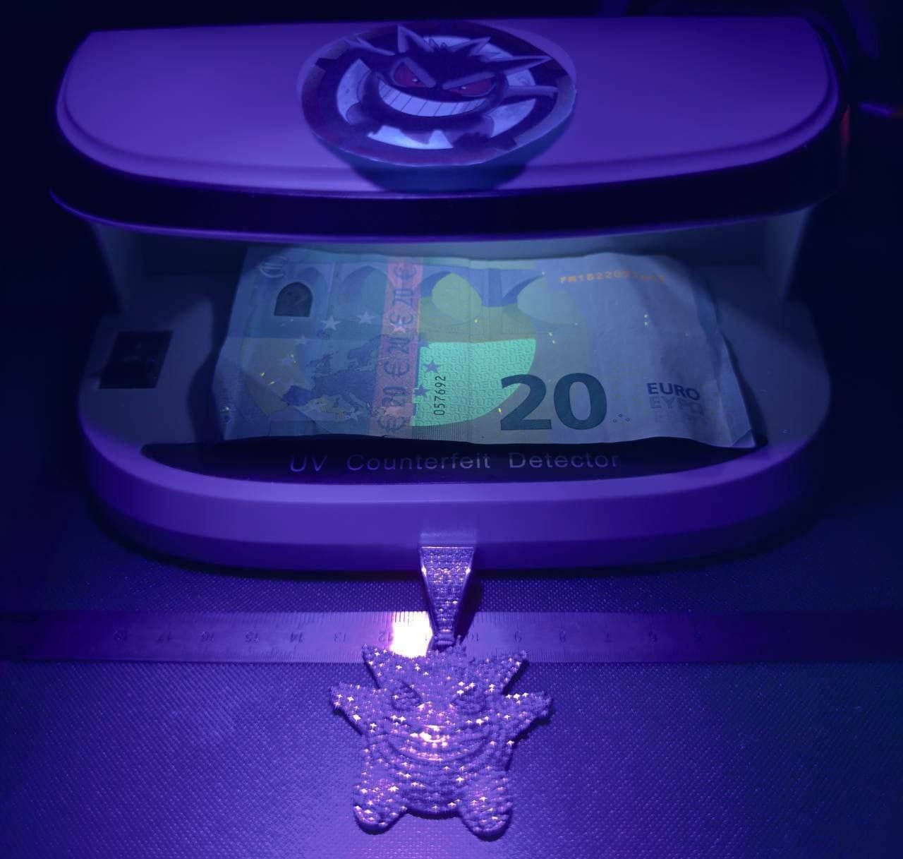 20 Euro note under UV detector